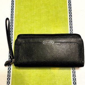 Coach almost new condition sturdy full-zip wallet.